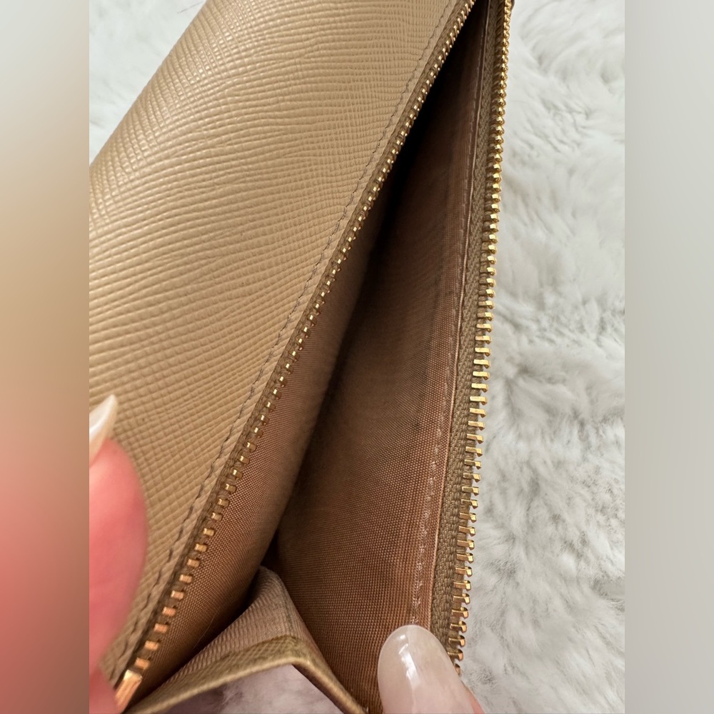 Authentic Prada Large Wallet - Saffiano Leather - Picture 8 of 11